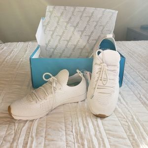 NIB Native Liteknit Sneaker Size 6